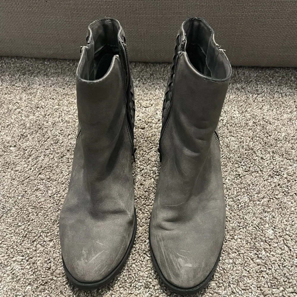 Gray heeled booties size 10 - Picture 4 of 4